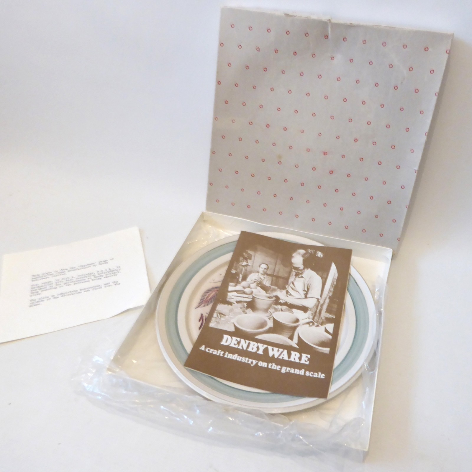 Denby Glynware round collectable plate, leaflet, box. Glyn Colledge wall hanging - Image 3