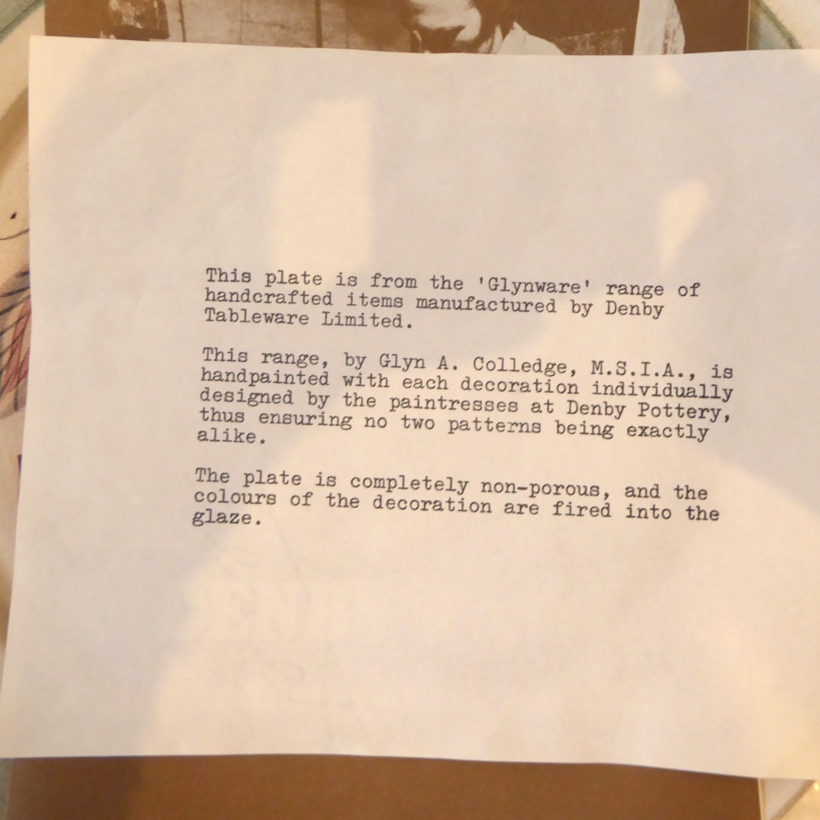 Denby Glynware round collectable plate, leaflet, box. Glyn Colledge wall hanging - Image 5