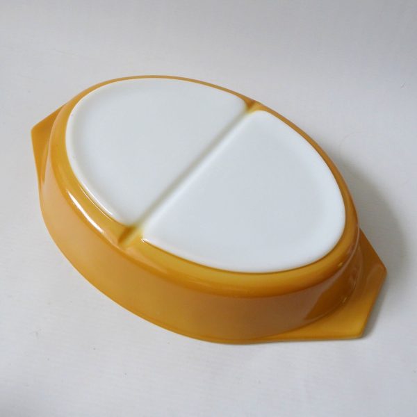 Excellent vintage Pyrex USA deep yellow divided vegetable serving dish. 1 quart - Image 3