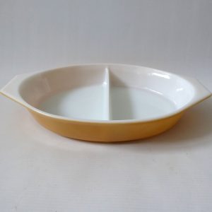 Excellent vintage Pyrex USA deep yellow divided vegetable serving dish. 1 quart