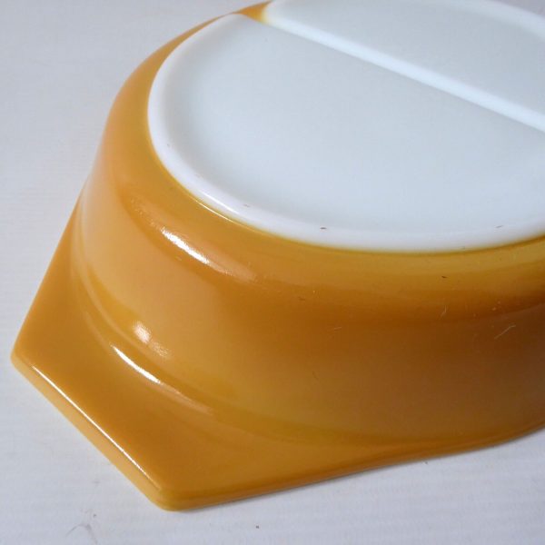 Excellent vintage Pyrex USA deep yellow divided vegetable serving dish. 1 quart - Image 9