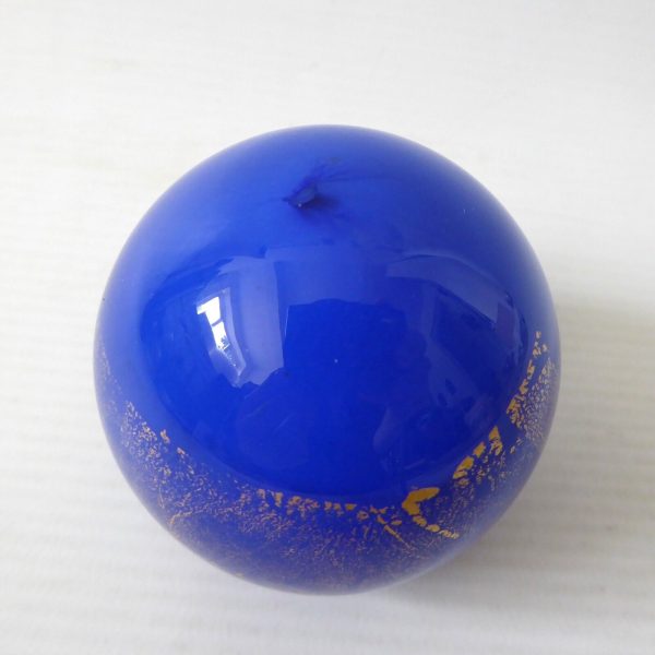 Glass round paperweight, blue & gold leaf Azurene, Isle of Wight Studio? Vintage - Image 6