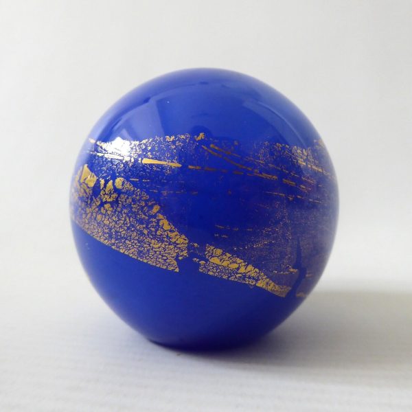 Glass round paperweight, blue & gold leaf Azurene, Isle of Wight Studio? Vintage - Image 8