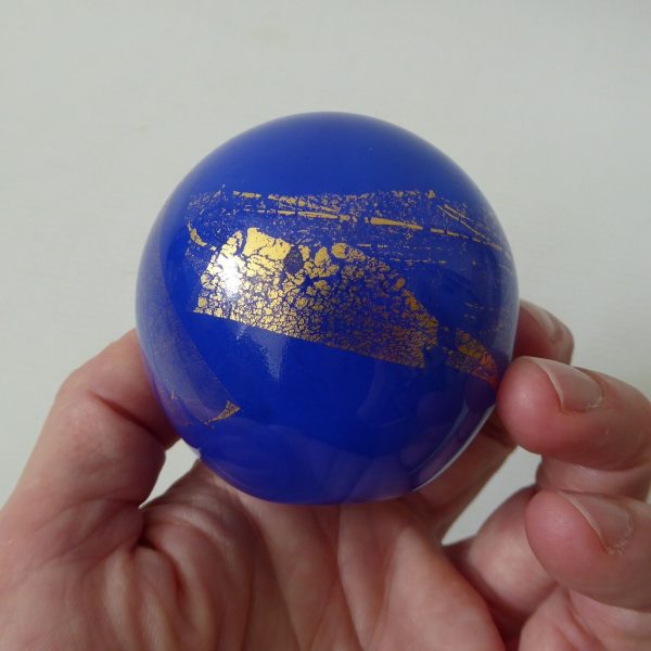 Glass round paperweight, blue & gold leaf Azurene, Isle of Wight Studio? Vintage - Image 10