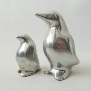 Hoselton Canada vintage cast aluminium penguin sculpture 2 figurines. Retro 1597
