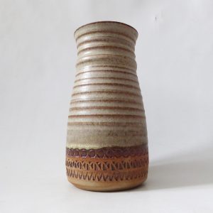 Large 8" Broadstairs Pottery art pottery vase. Signed DV, 1970s retro rustic pot