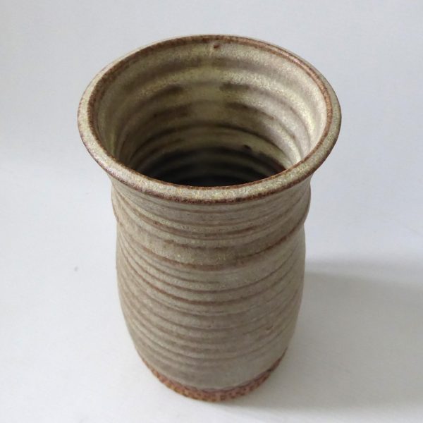 Large 8" Broadstairs Pottery art pottery vase. Signed DV, 1970s retro rustic pot - Image 7