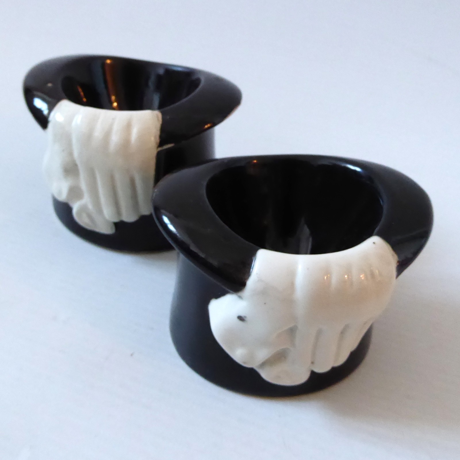 Leo Bonassera Rye 2x egg cups, 1980s vintage, top hat & gloves, black and white - Image 2