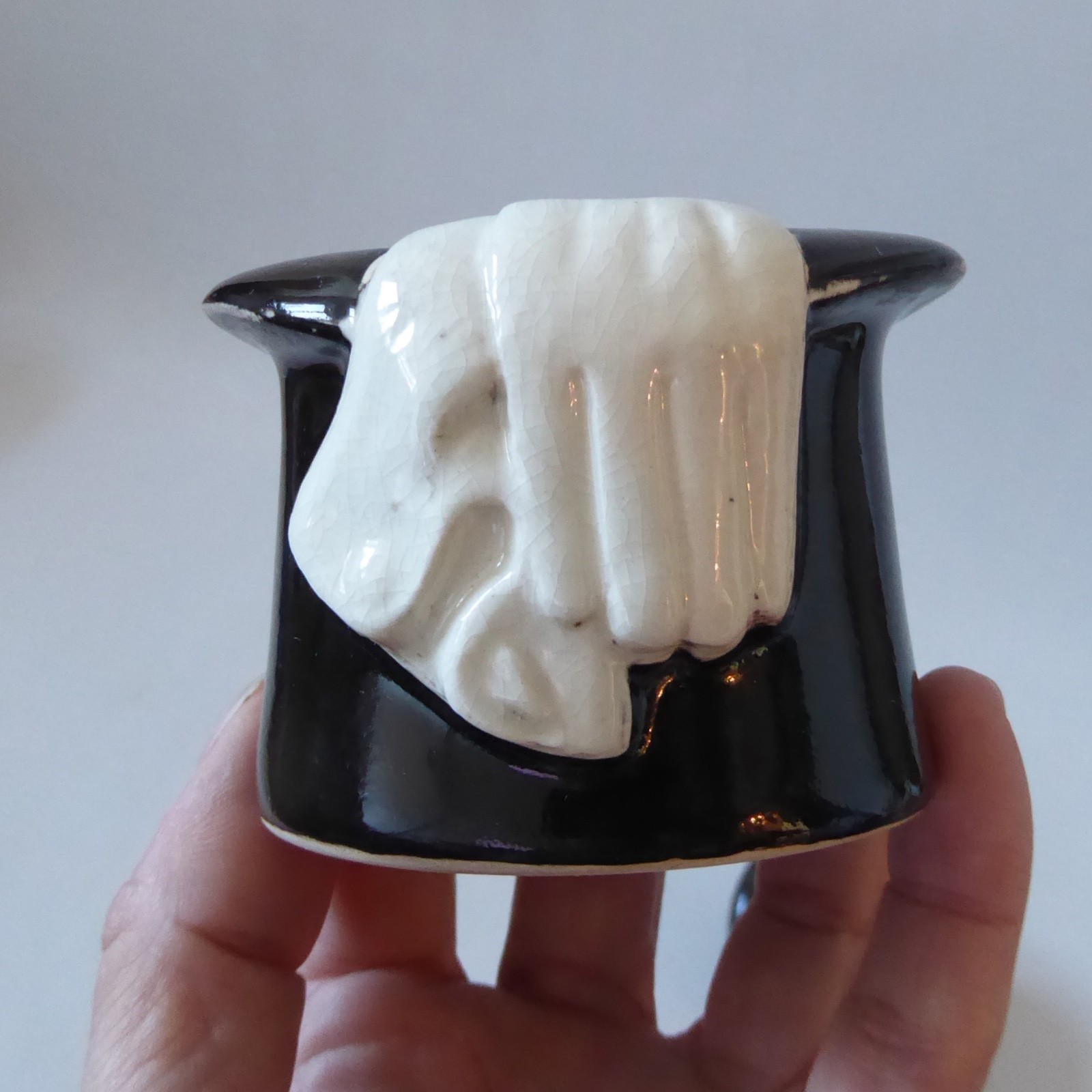 Leo Bonassera Rye 2x egg cups, 1980s vintage, top hat & gloves, black and white - Image 4