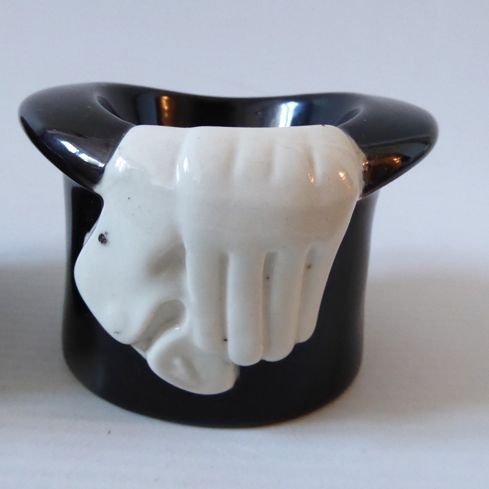 Leo Bonassera Rye 2x egg cups, 1980s vintage, top hat & gloves, black and white - Image 5