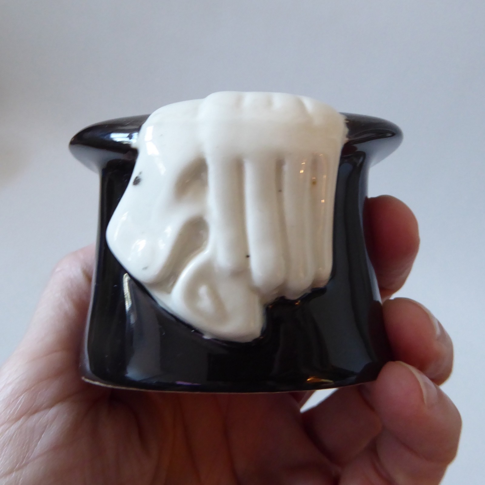 Leo Bonassera Rye 2x egg cups, 1980s vintage, top hat & gloves, black and white - Image 6