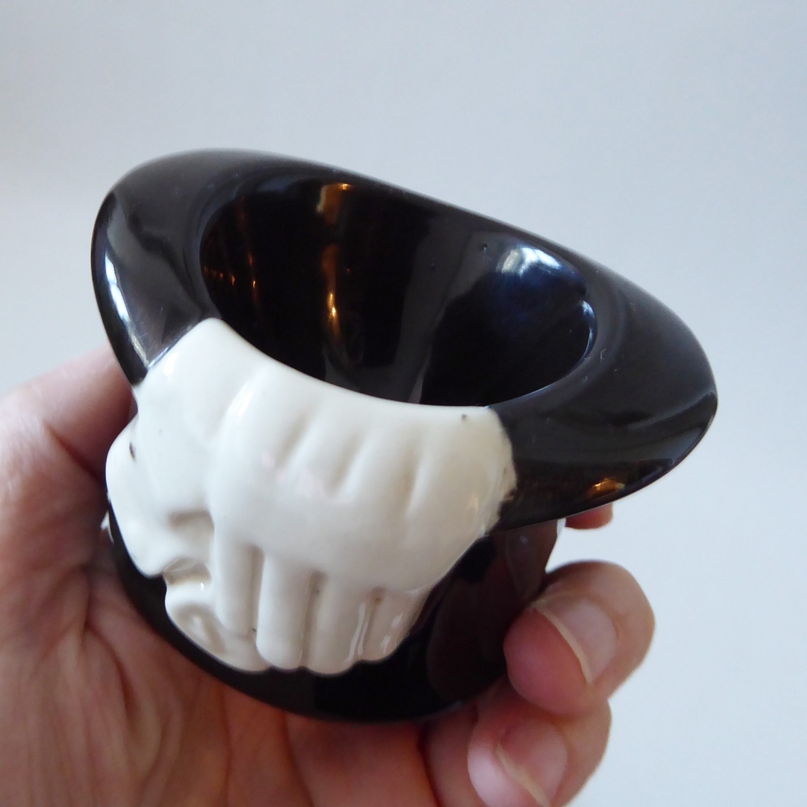 Leo Bonassera Rye 2x egg cups, 1980s vintage, top hat & gloves, black and white - Image 7