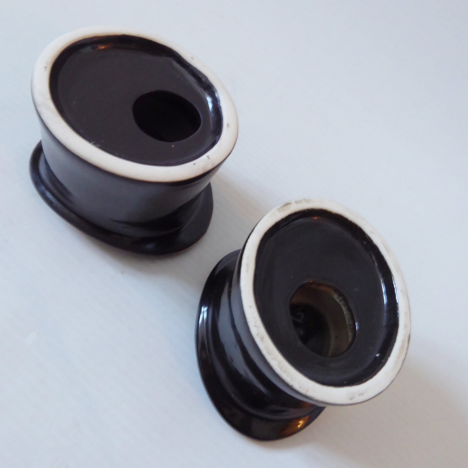 Leo Bonassera Rye 2x egg cups, 1980s vintage, top hat & gloves, black and white - Image 9