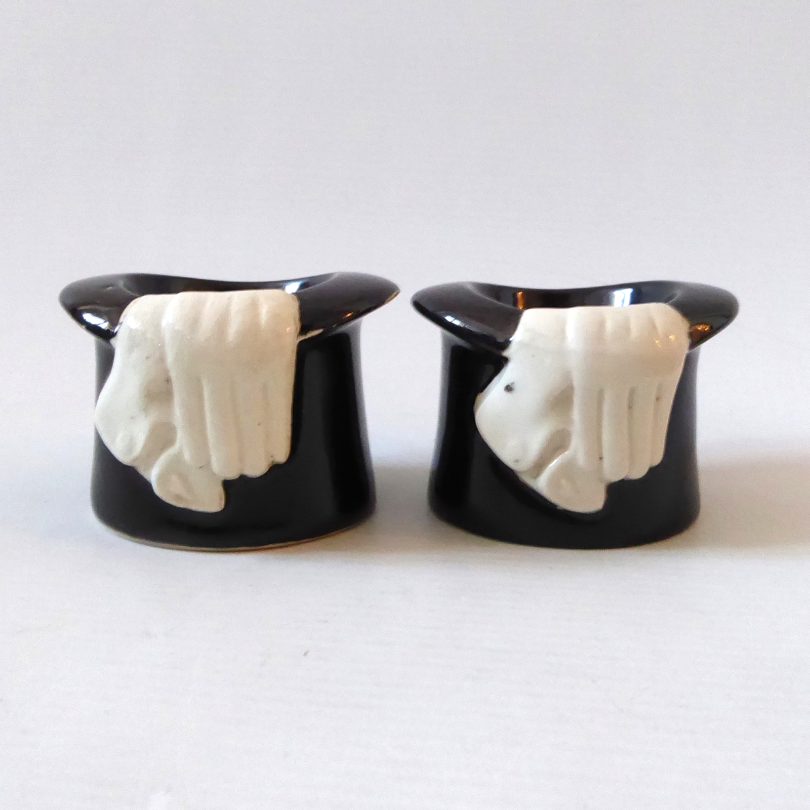 Leo Bonassera Rye 2x egg cups, 1980s vintage, top hat & gloves, black and white