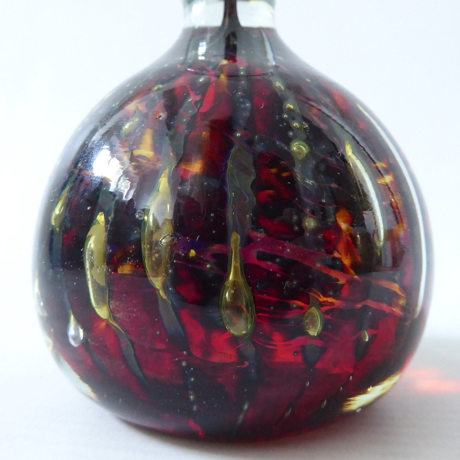 Mdina vintage glass paperweight + top knob. Red black gold bubble stripes. Malta - Image 6