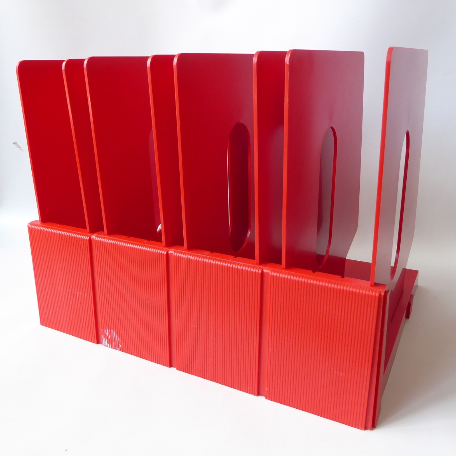 Myers Superack 99 retro 70s red plastic magazine organiser storage vinyl LP rack - Image 13