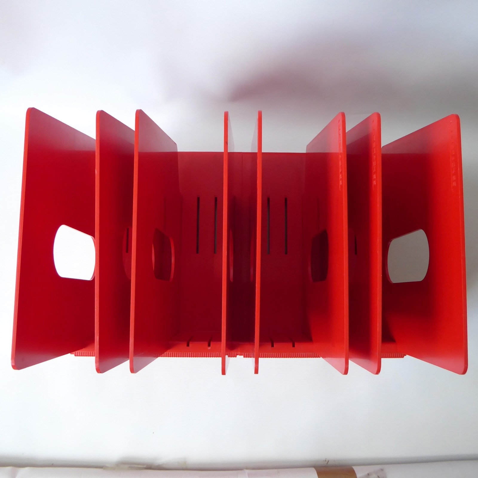 Myers Superack 99 retro 70s red plastic magazine organiser storage vinyl LP rack - Image 10
