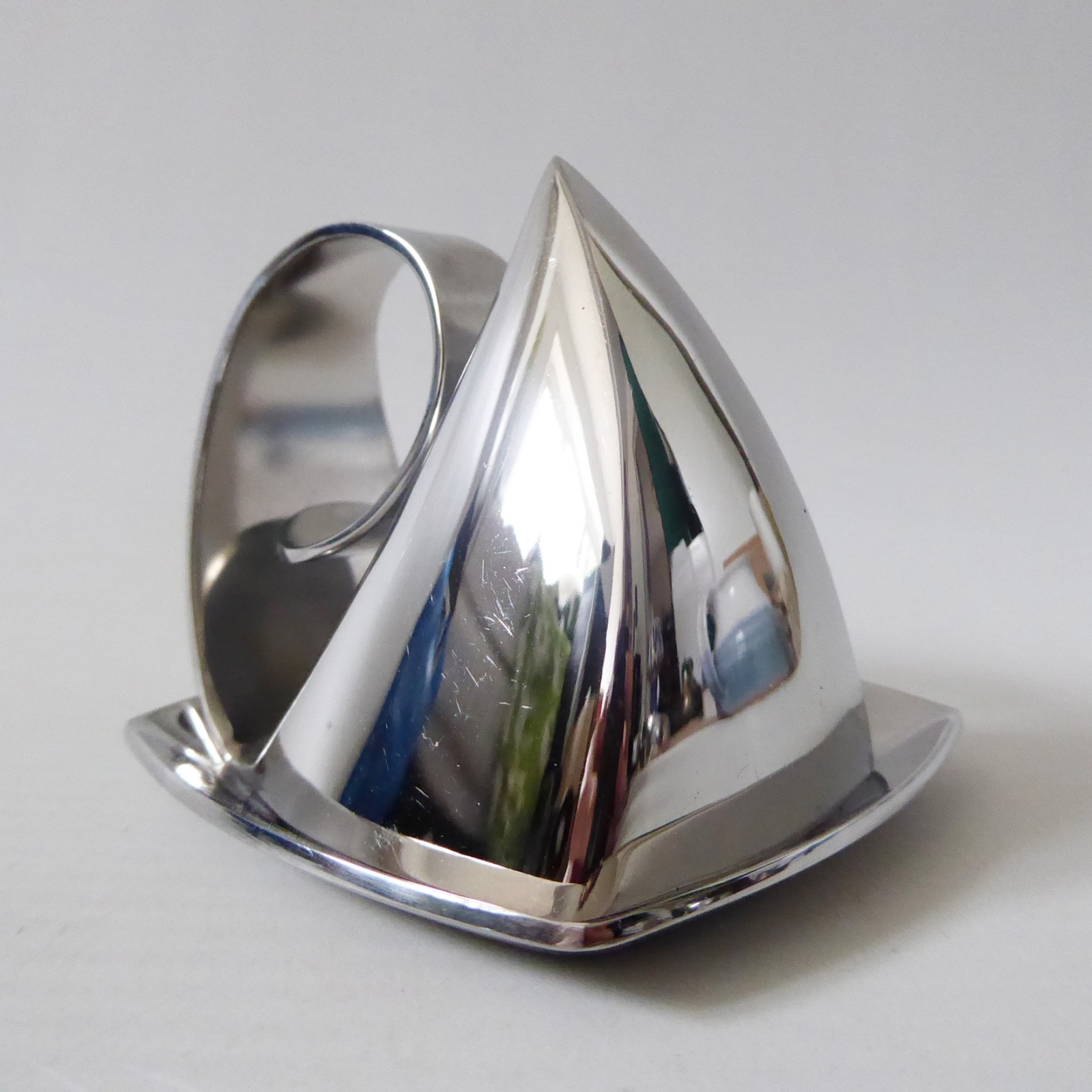 Robert Welch Vale 18/10 stainless steel candle snuffer + tray, modernist design - Image 3
