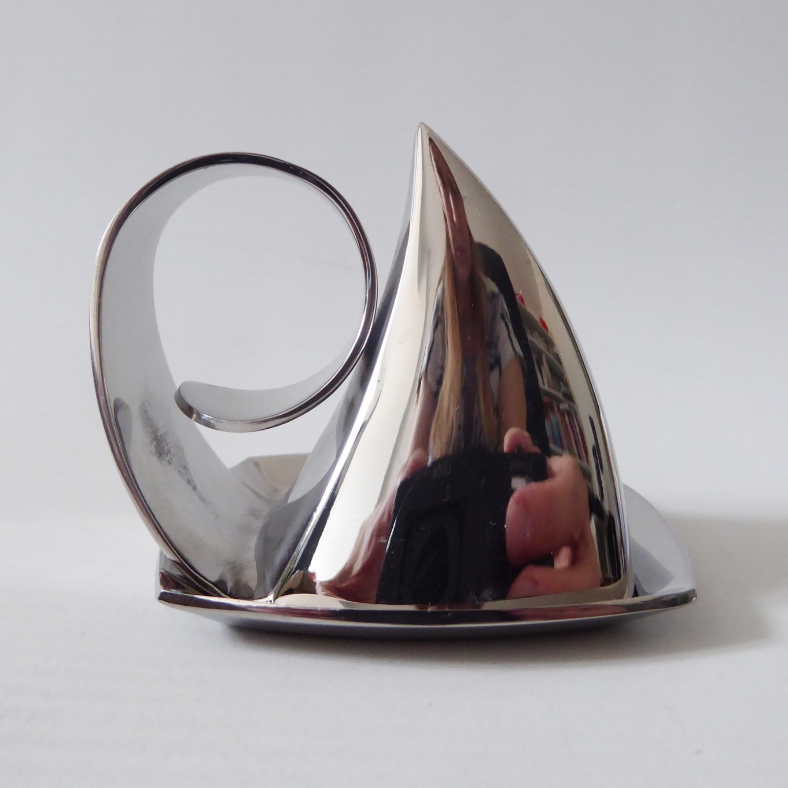 Robert Welch Vale 18/10 stainless steel candle snuffer + tray, modernist design - Image 4