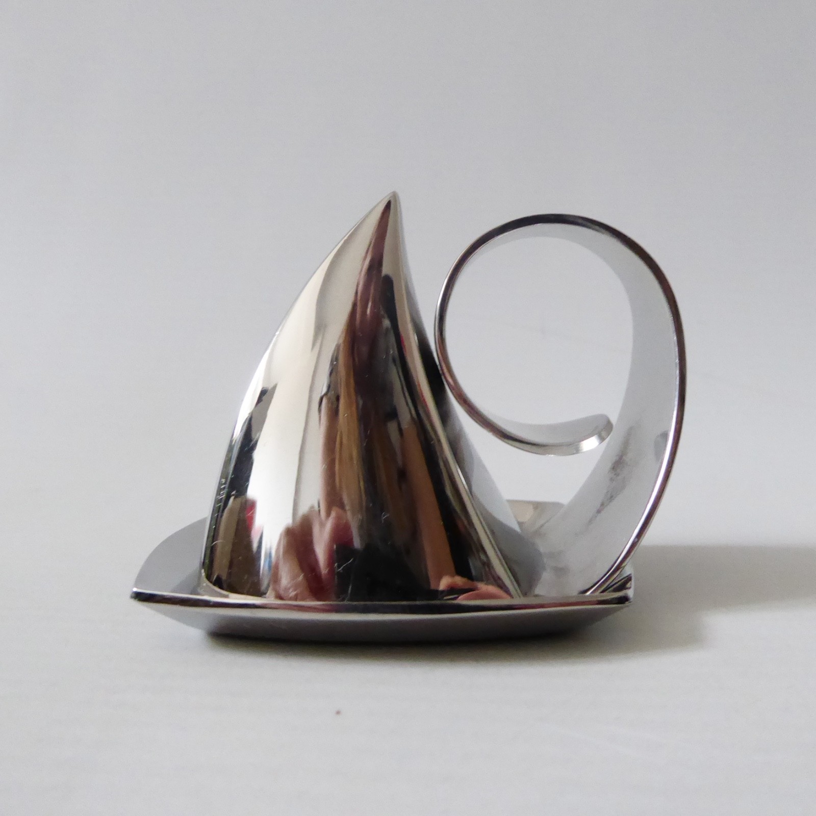 Robert Welch Vale 18/10 stainless steel candle snuffer + tray, modernist design - Image 5