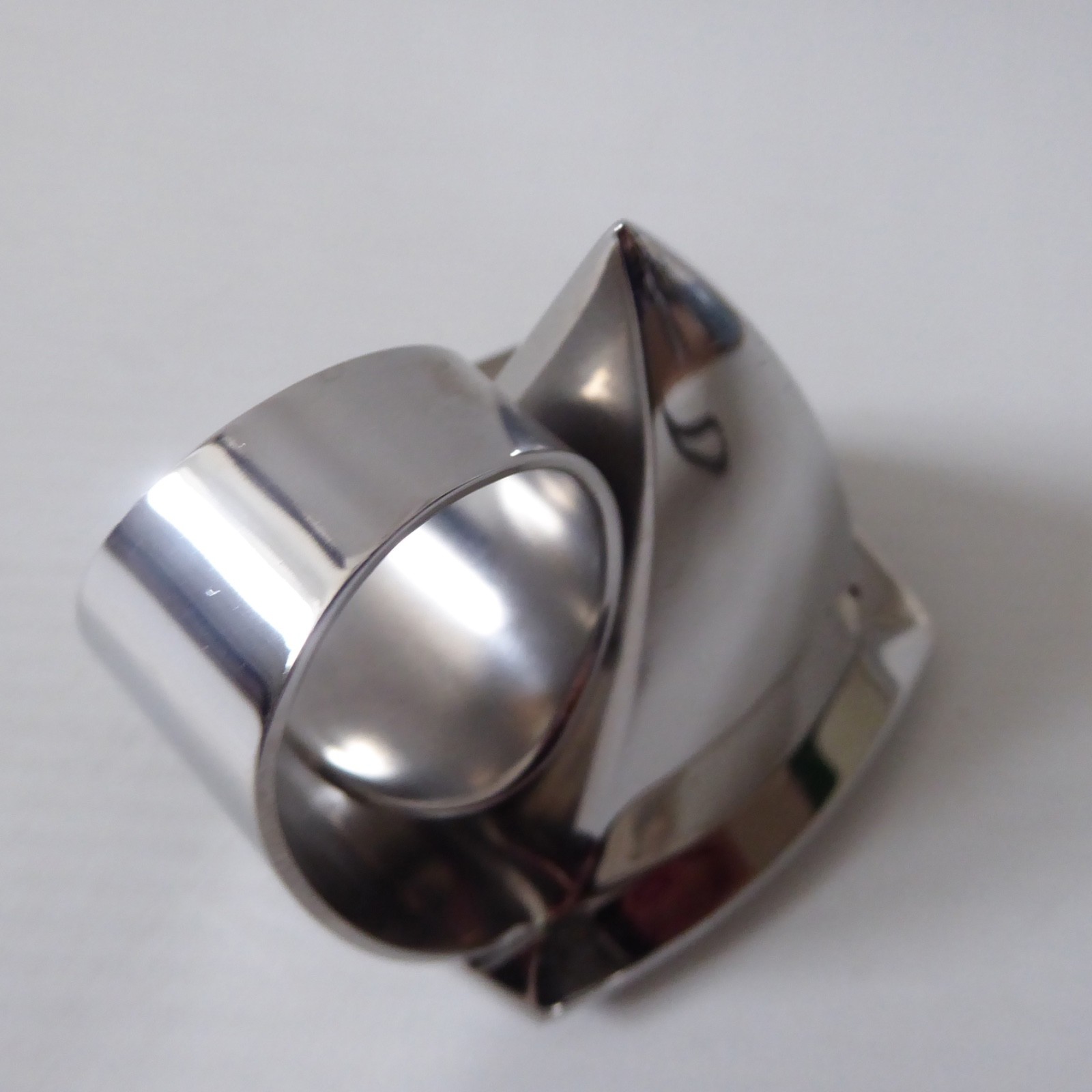 Robert Welch Vale 18/10 stainless steel candle snuffer + tray, modernist design - Image 7