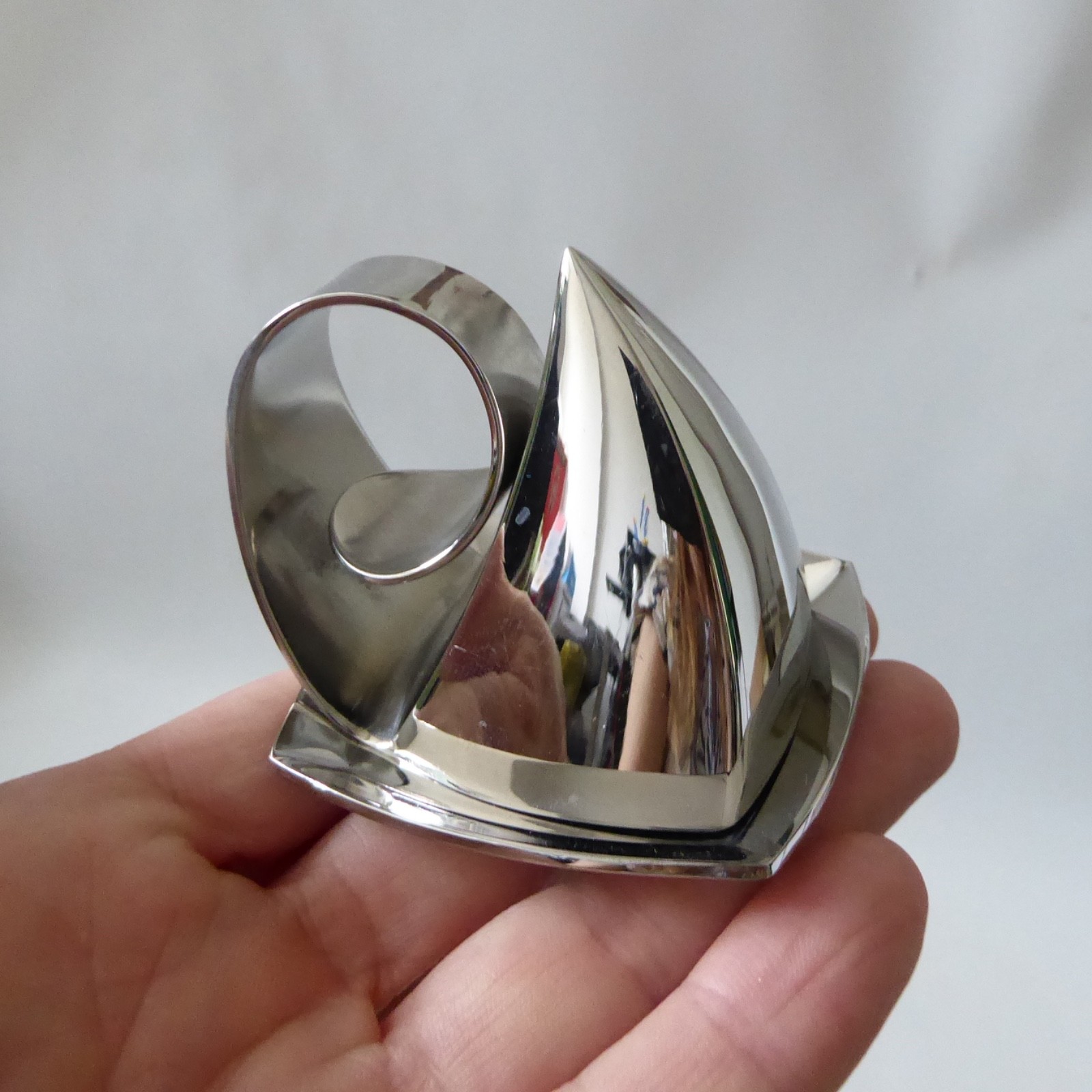 Robert Welch Vale 18/10 stainless steel candle snuffer + tray, modernist design - Image 8