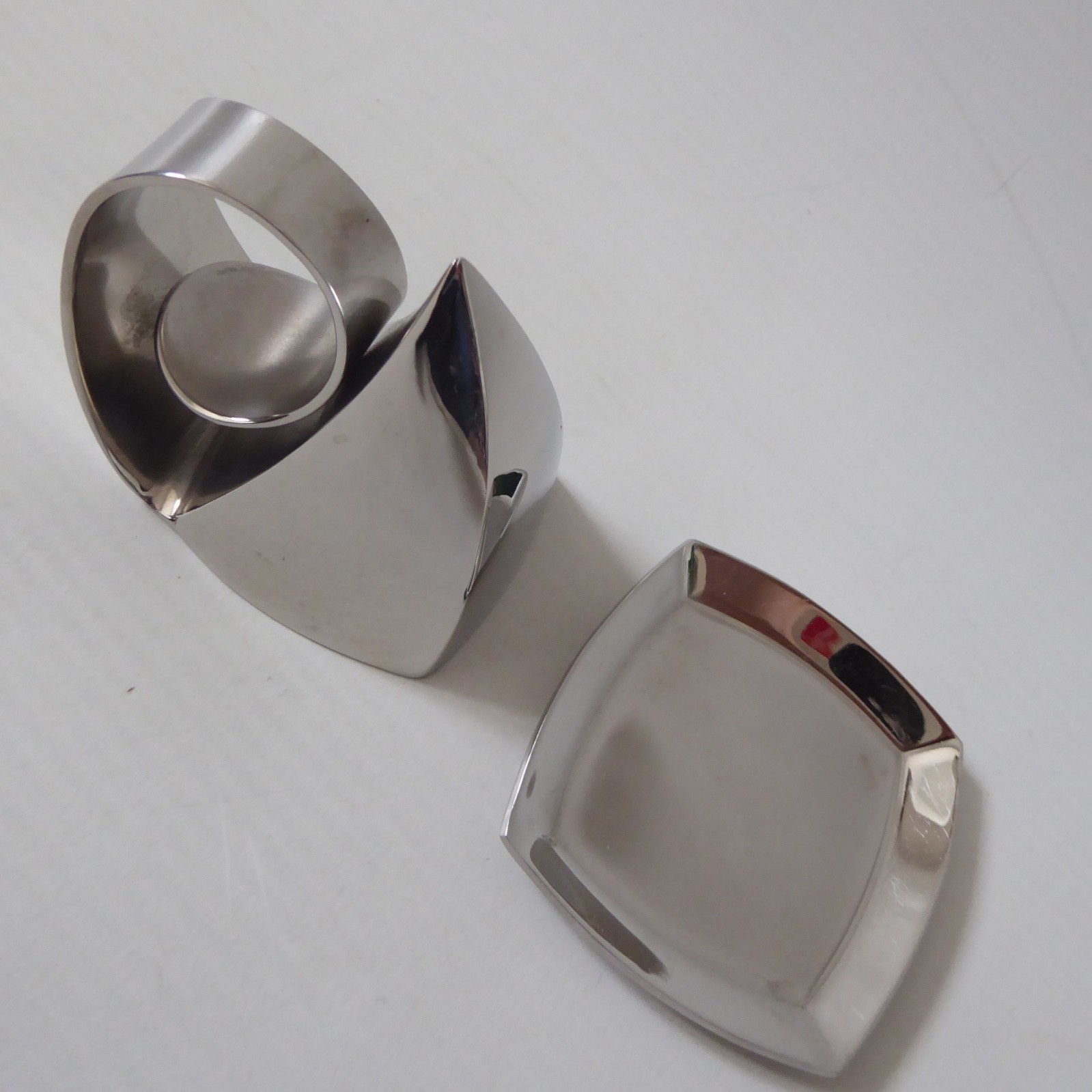 Robert Welch Vale 18/10 stainless steel candle snuffer + tray, modernist design - Image 9