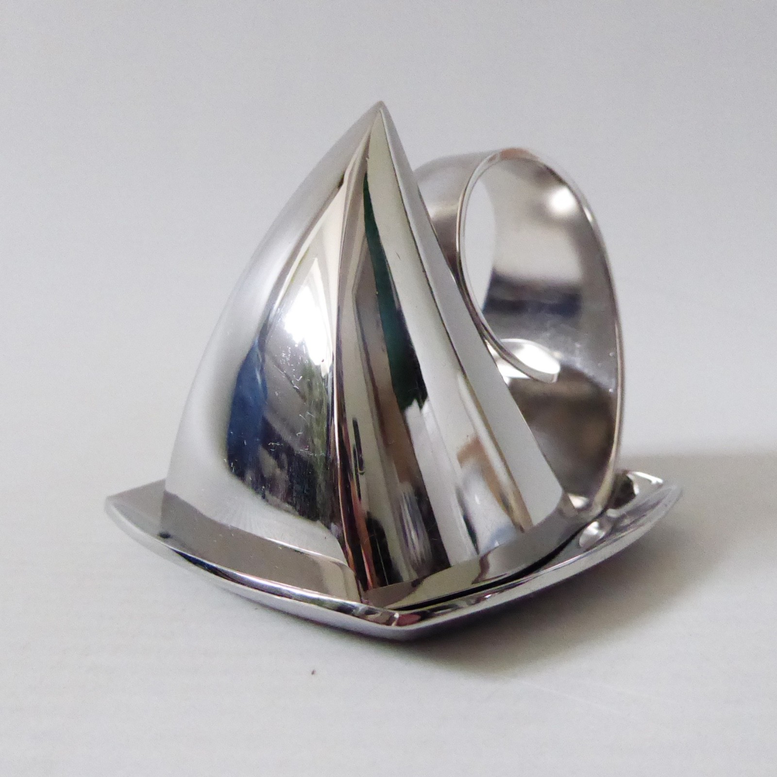 Robert Welch Vale 18/10 stainless steel candle snuffer + tray, modernist design