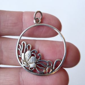 Round ring flower necklace pendant, sterling 925 silver. Openwork, stamped IBB