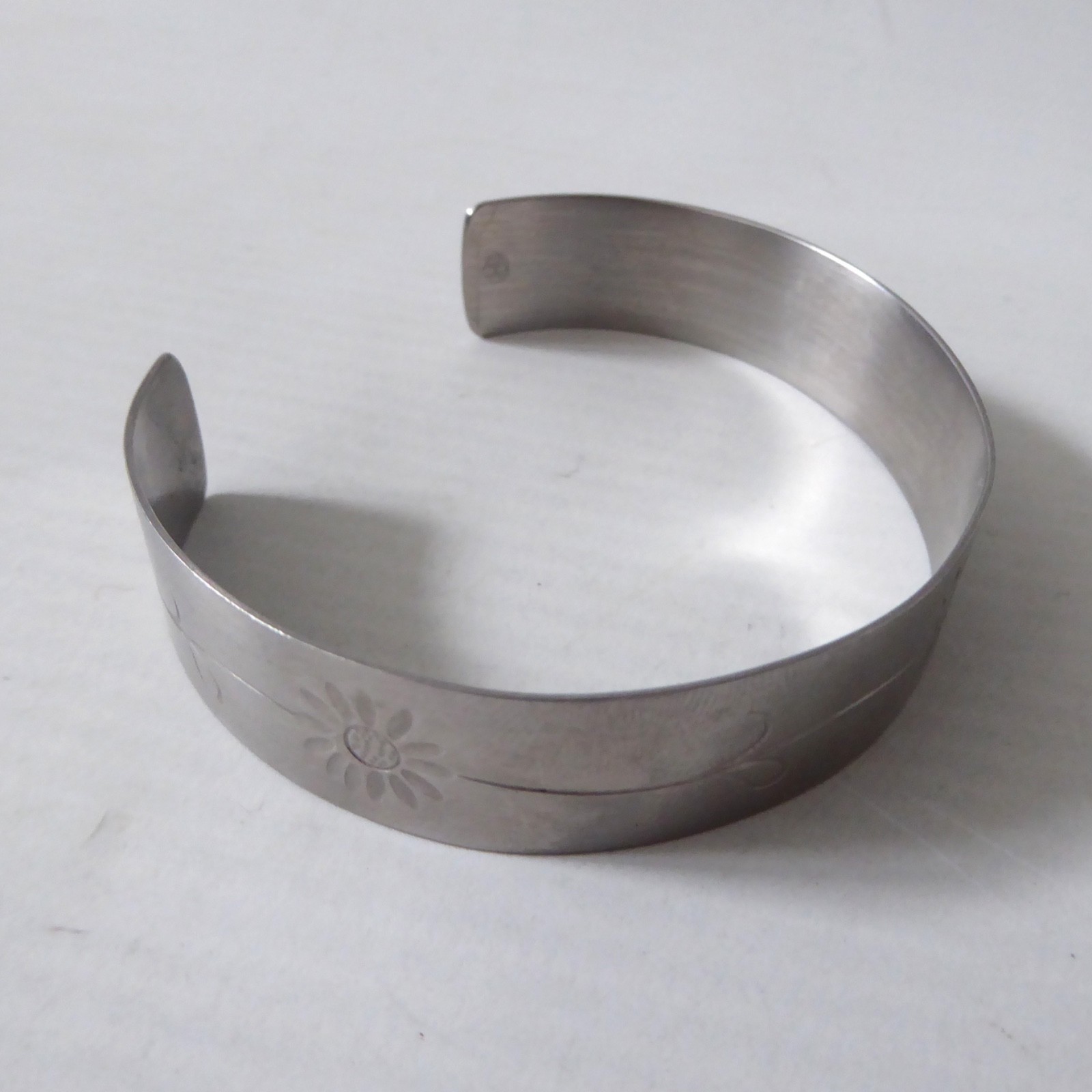 Stamped IVS modernist stainless steel vintage flower bracelet bangle, retro cuff - Image 3