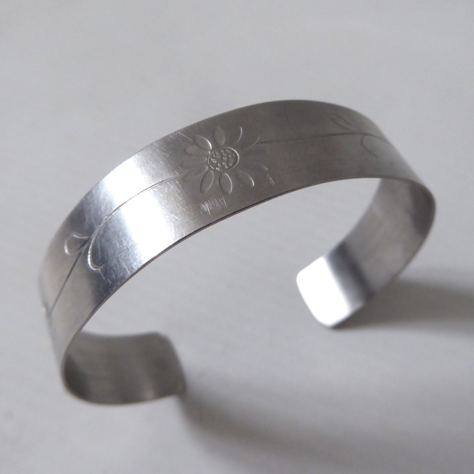 Stamped IVS modernist stainless steel vintage flower bracelet bangle, retro cuff - Image 5