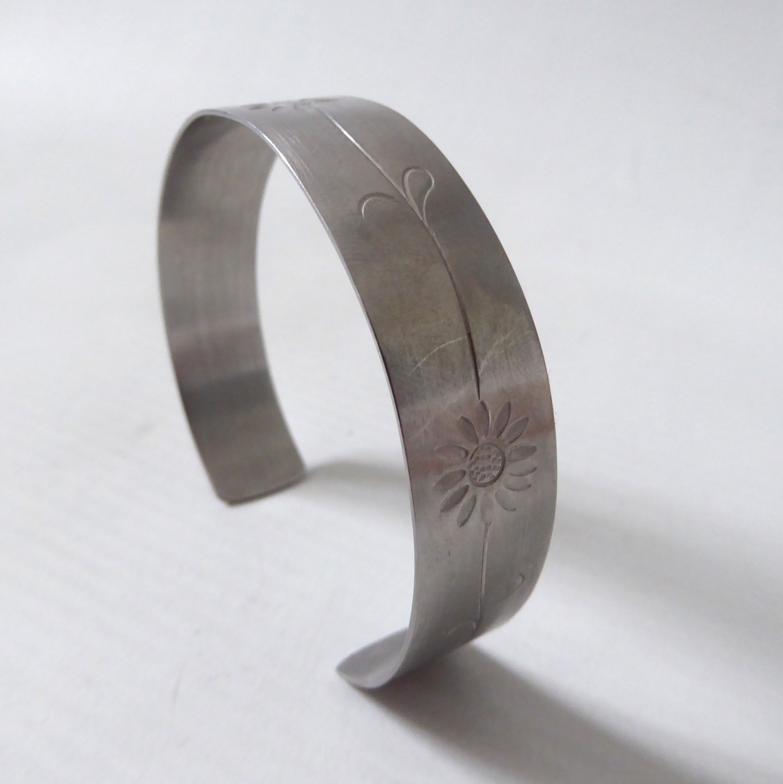 Stamped IVS modernist stainless steel vintage flower bracelet bangle, retro cuff - Image 7