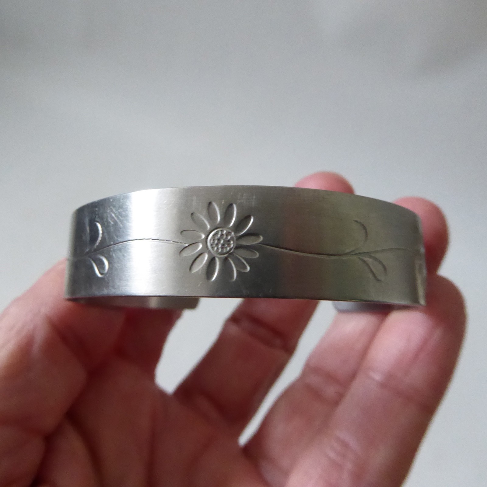 Stamped IVS modernist stainless steel vintage flower bracelet bangle, retro cuff - Image 10