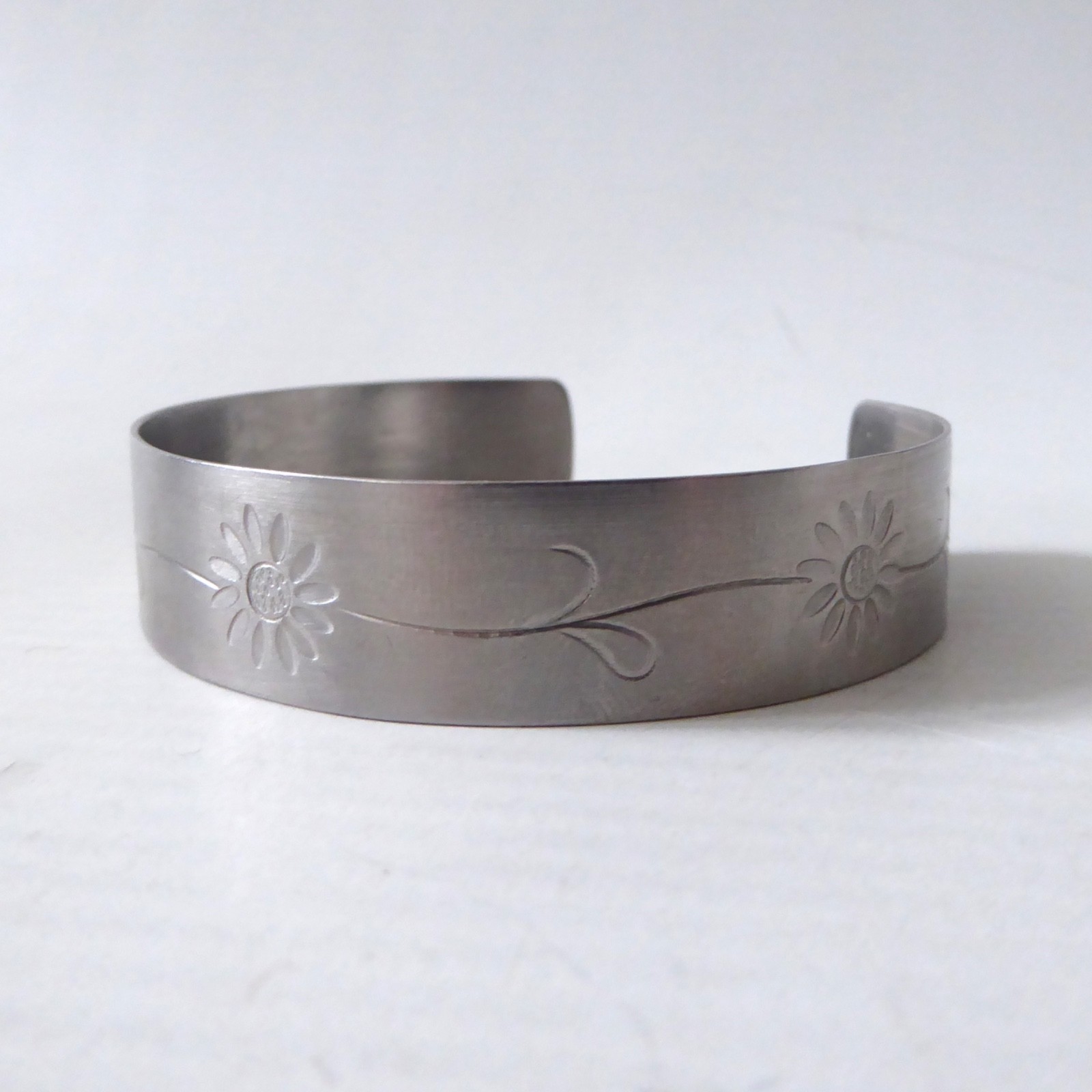 Stamped IVS modernist stainless steel vintage flower bracelet bangle, retro cuff