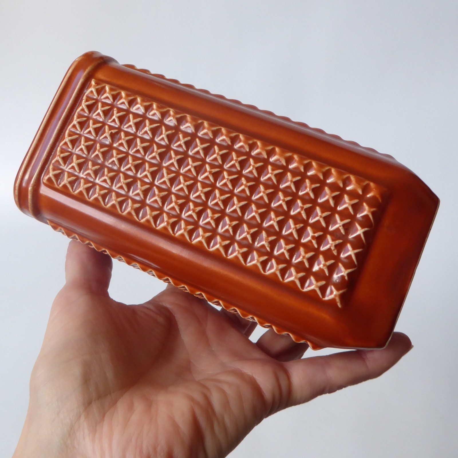 SylvaC Manhattan vase, 3938. 1960s vintage tan brown ceramic/pottery block vase - Image 11