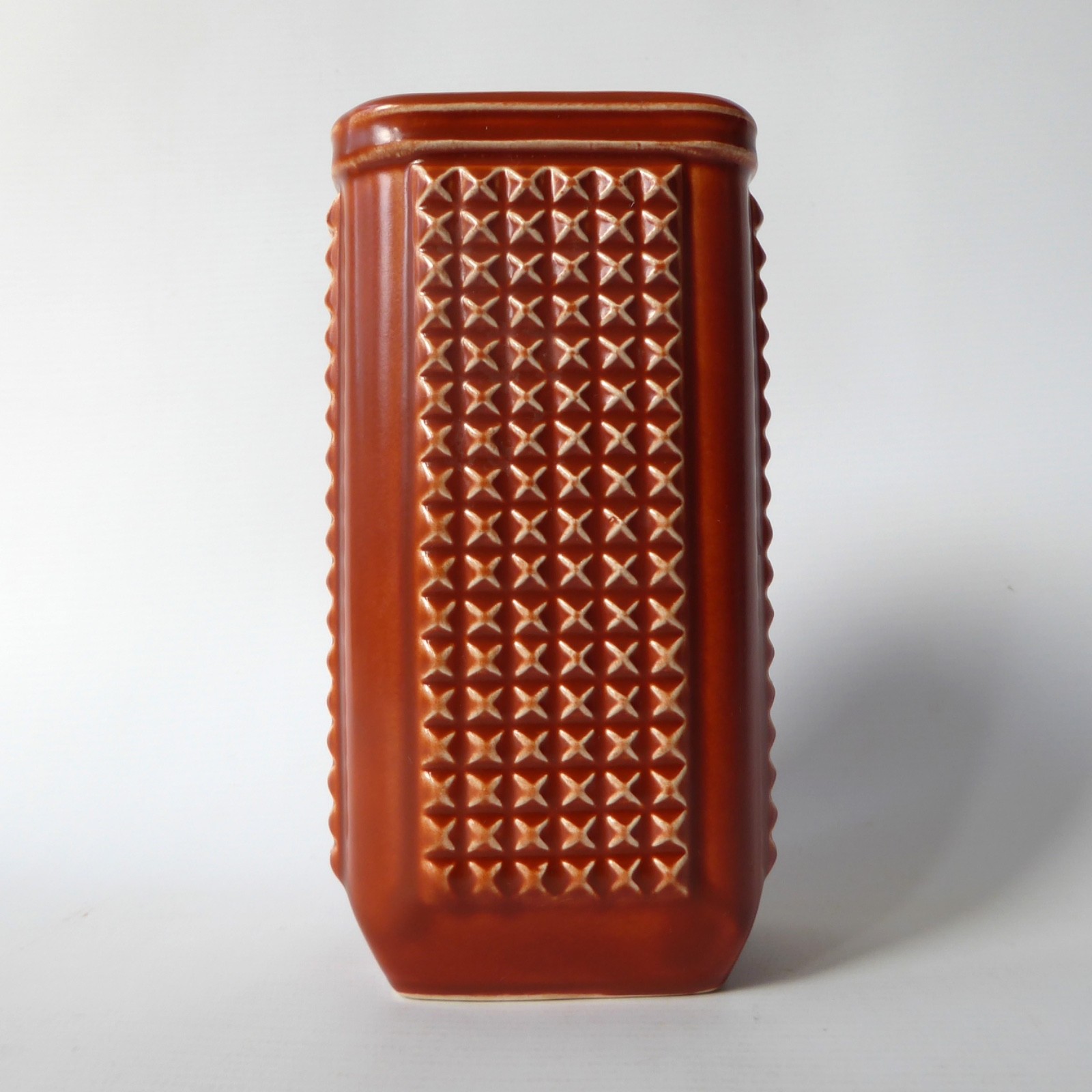 SylvaC Manhattan vase, 3938. 1960s vintage tan brown ceramic/pottery block vase - Image 3