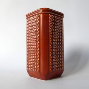 SylvaC Manhattan vase, 3938. 1960s vintage tan brown ceramic/pottery block vase