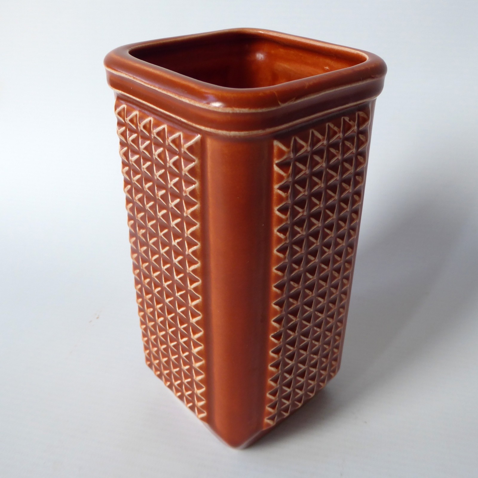 SylvaC Manhattan vase, 3938. 1960s vintage tan brown ceramic/pottery block vase - Image 5