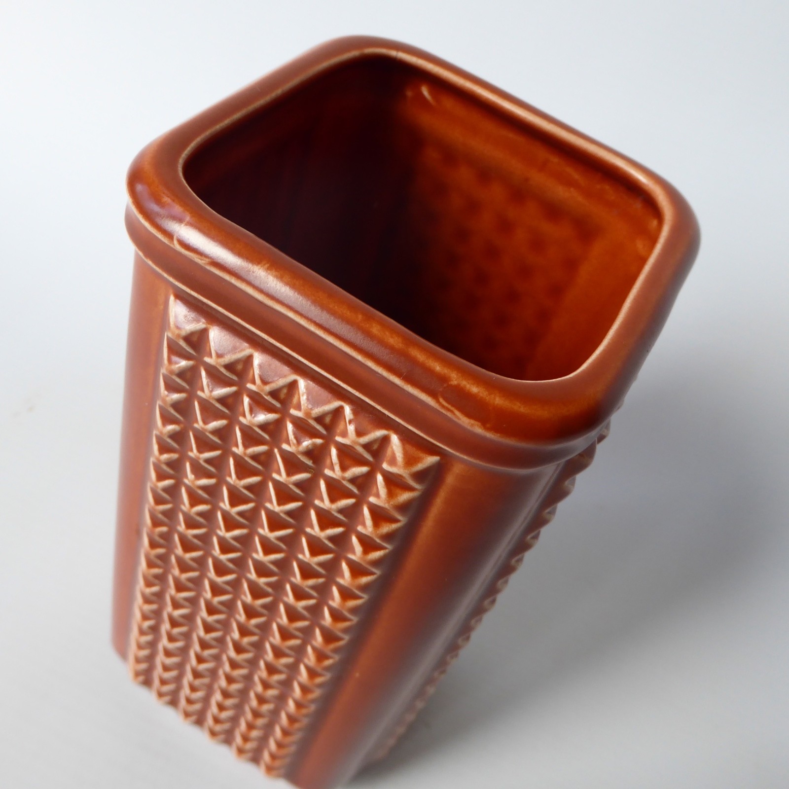 SylvaC Manhattan vase, 3938. 1960s vintage tan brown ceramic/pottery block vase - Image 6