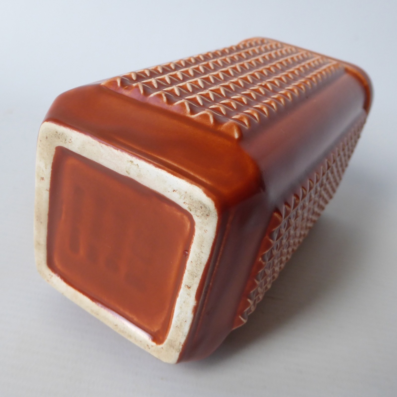 SylvaC Manhattan vase, 3938. 1960s vintage tan brown ceramic/pottery block vase - Image 8