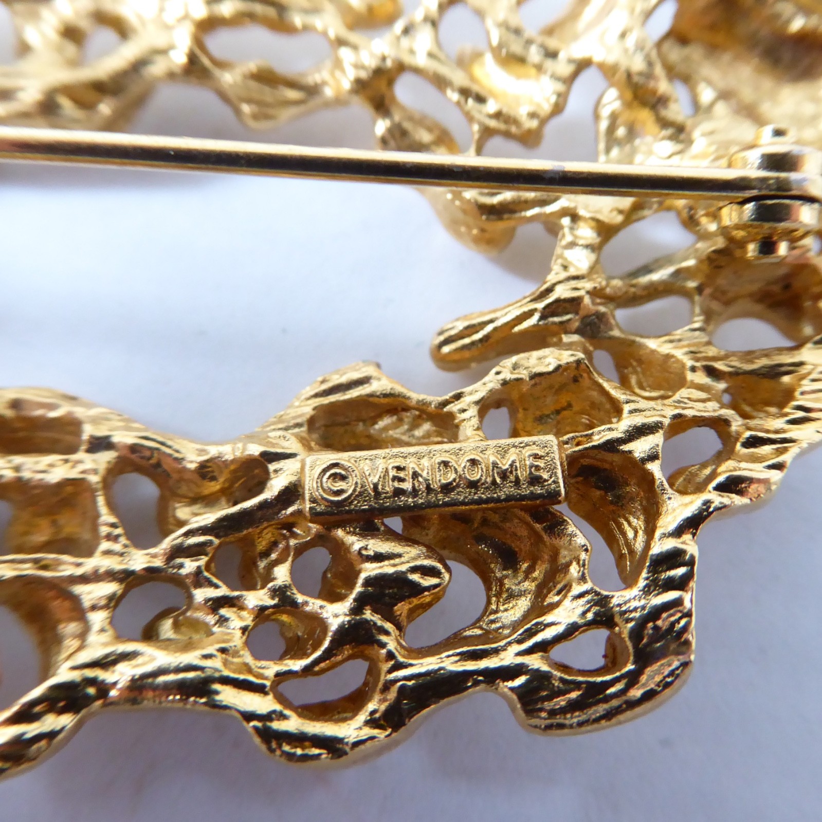 Vendome gold tone large brooch. Vintage 1960s brutalist retro, open textured pin - Image 11