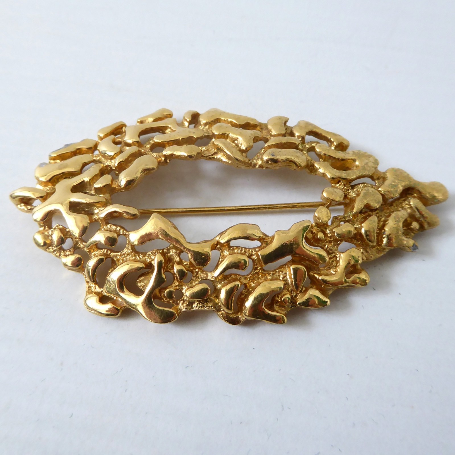 Vendome gold tone large brooch. Vintage 1960s brutalist retro, open textured pin - Image 5