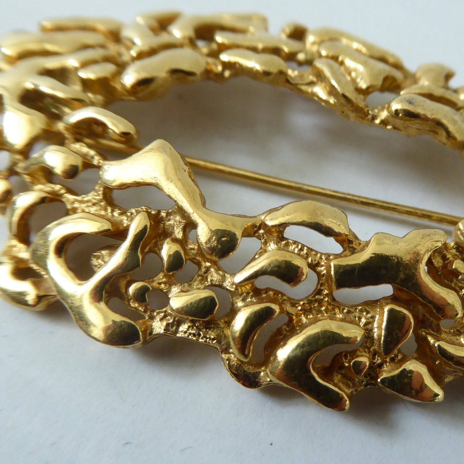 Vendome gold tone large brooch. Vintage 1960s brutalist retro, open textured pin - Image 6