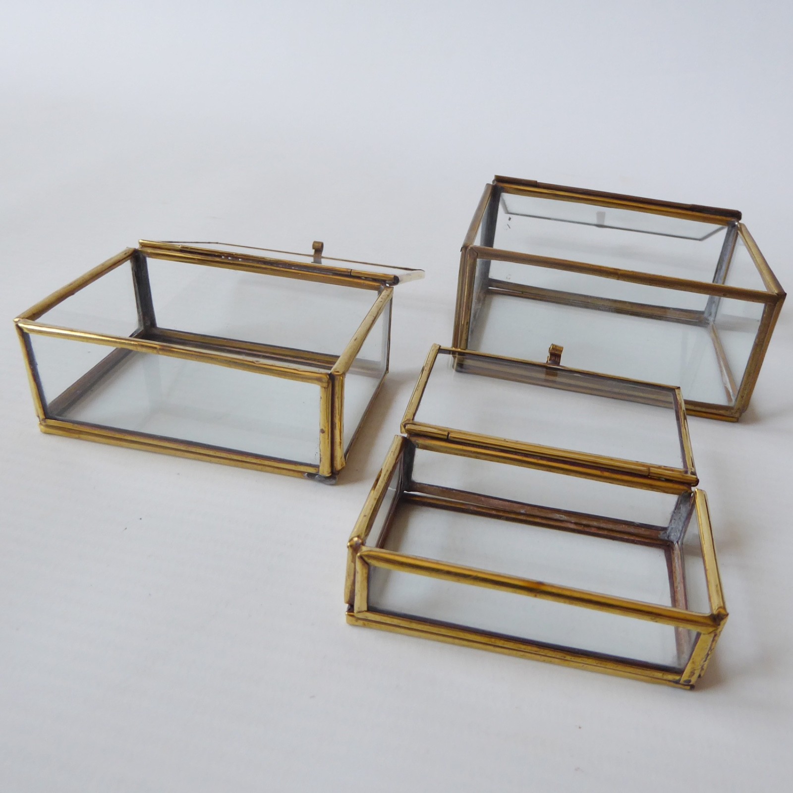 Vintage 3 glass trinket display boxes set, brass framed. Box in a box in a box! - Image 6