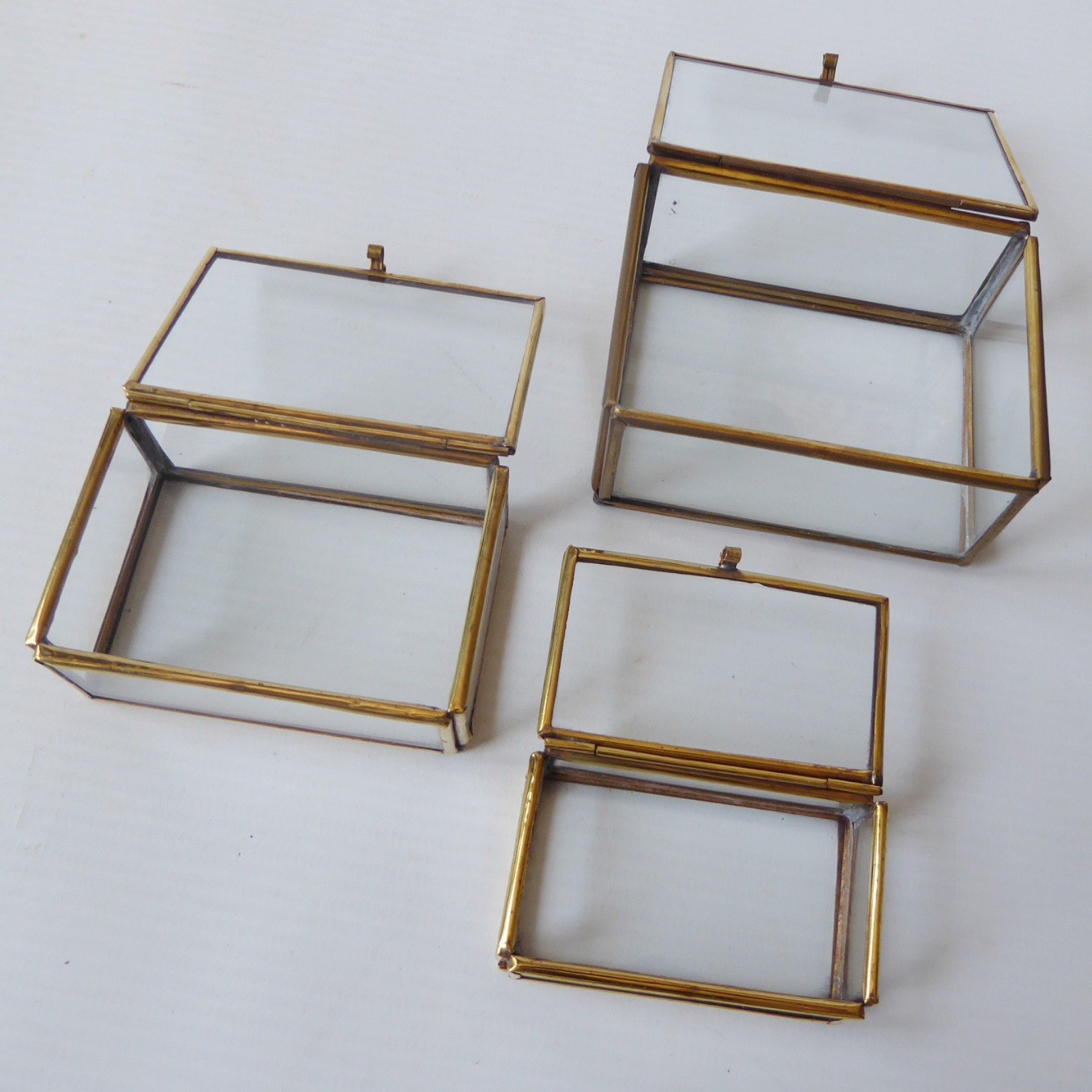 Vintage 3 glass trinket display boxes set, brass framed. Box in a box in a box! - Image 7