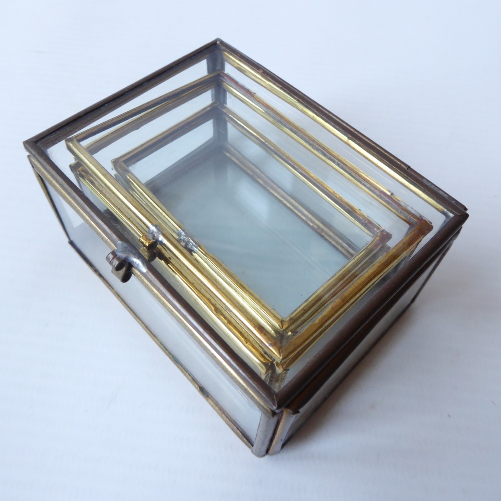 Vintage 3 glass trinket display boxes set, brass framed. Box in a box in a box! - Image 10