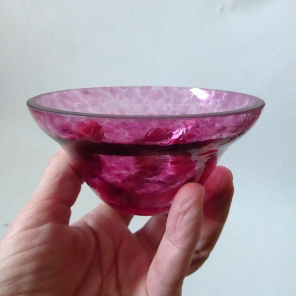Vintage Heron Glass (Cumbria) small art glass ornamental bowl, pink spotty 10cm - Image 4