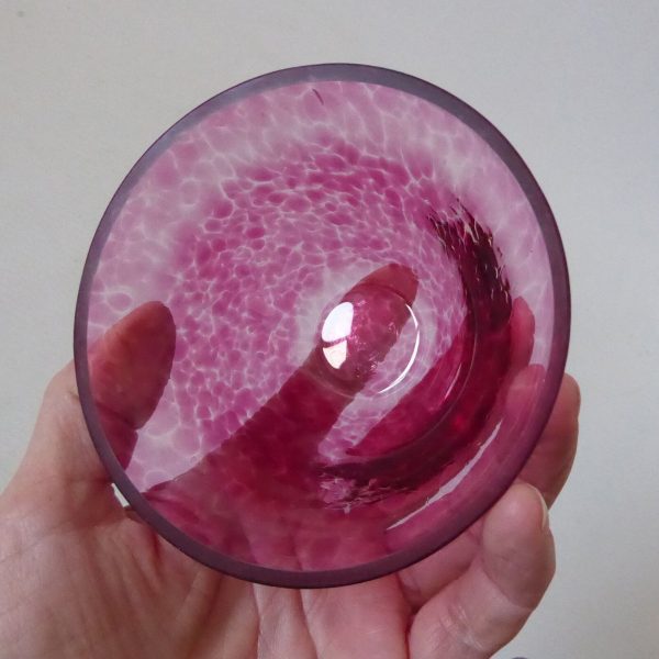 Vintage Heron Glass (Cumbria) small art glass ornamental bowl, pink spotty 10cm - Image 6