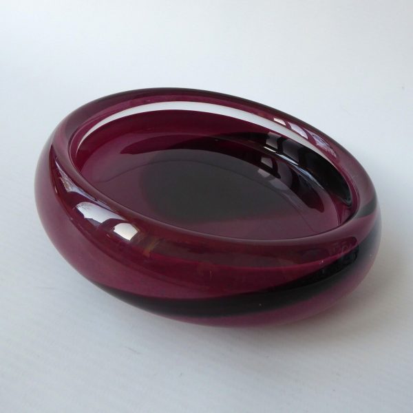 Vintage art glass bowl. Dusky mottled pink plum & swirl. 6" shallow dish 1960s - Image 5