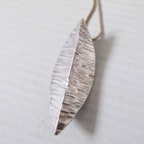Vintage silver leaf modernist pendant, bark textured & snake chain, Sterling 925 - Image 5
